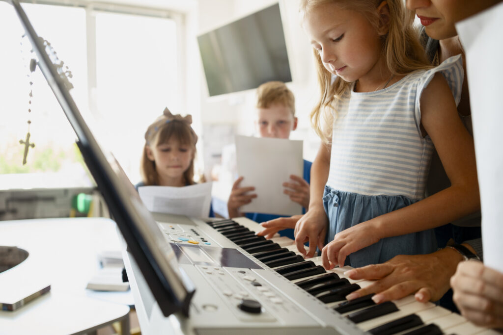 Quel piano pour enfant choisir ? - Radio Fanfan Mizik